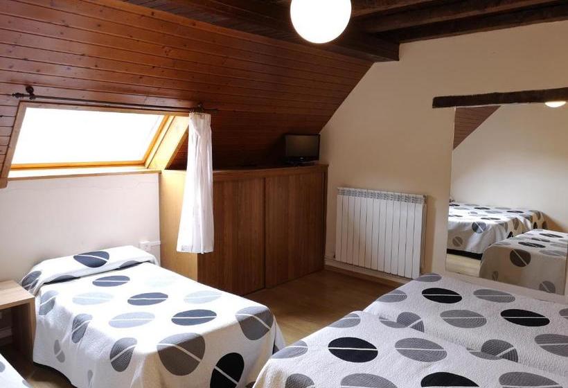 بنسيون Hostal Mendilatz