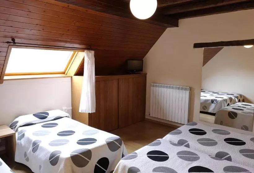 پانسیون Hostal Mendilatz