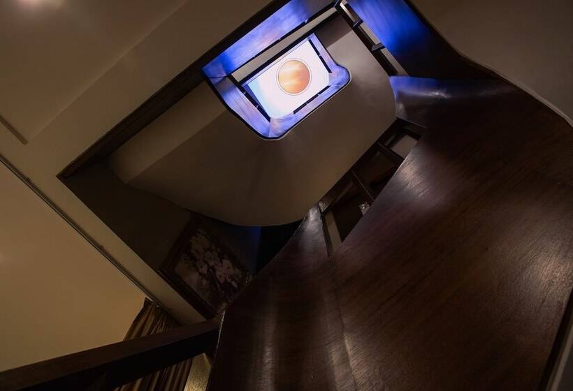 Nagawari Art Maldives Pattaya Villa