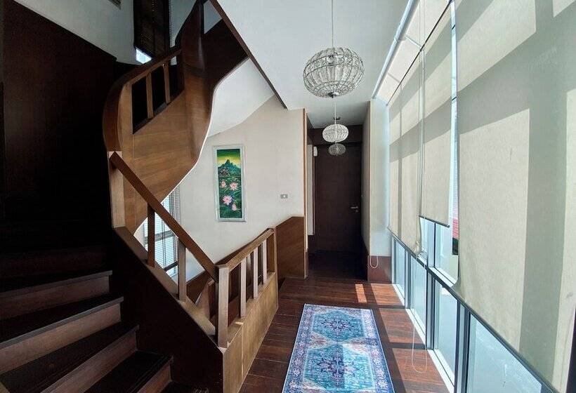 Nagawari Art Maldives Pattaya Villa