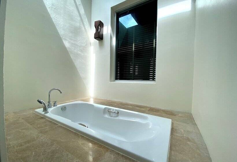 Nagawari Art Maldives Pattaya Villa