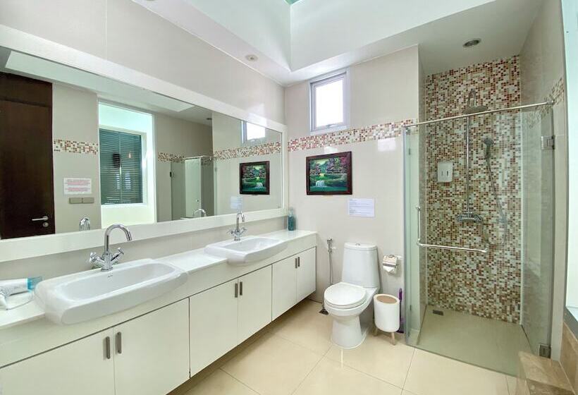 Nagawari Art Maldives Pattaya Villa