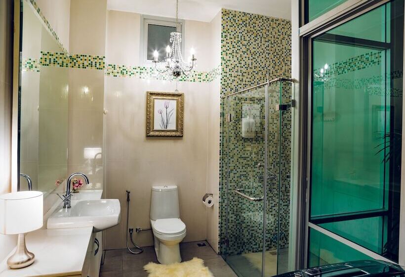 Nagawari Art Maldives Pattaya Villa