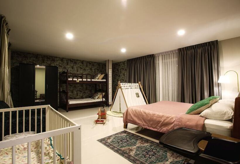 Nagawari Art Maldives Pattaya Villa