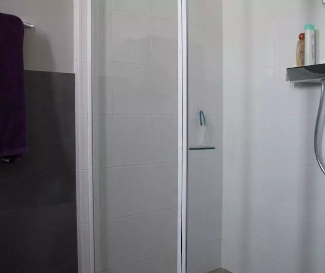 تختخواب و صبحانه La Bonnauderie