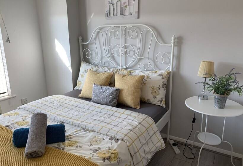 Eskdaill Place Apartment