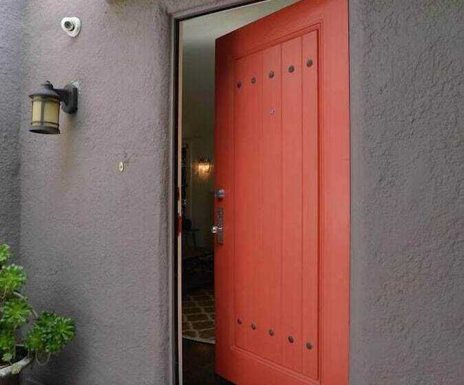 Ethnic Vibes In Weho Melrose   Walk To Everywhere