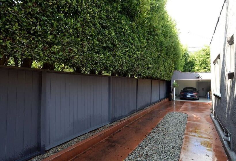 Ethnic Vibes In Weho Melrose   Walk To Everywhere