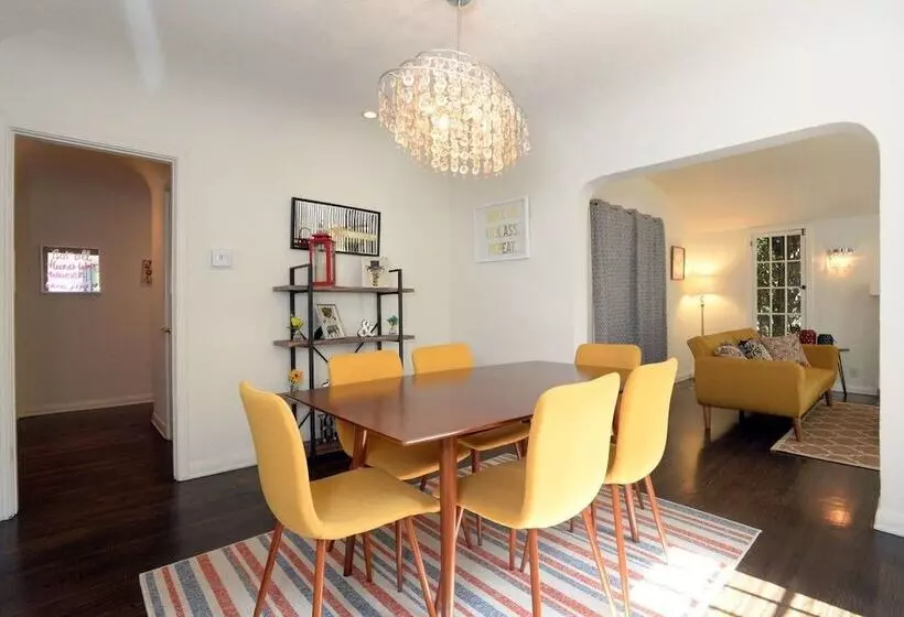 Ethnic Vibes In Weho Melrose   Walk To Everywhere