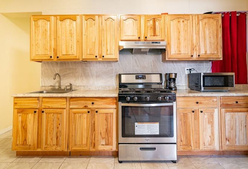 Furnished Empire Blvd Guest House