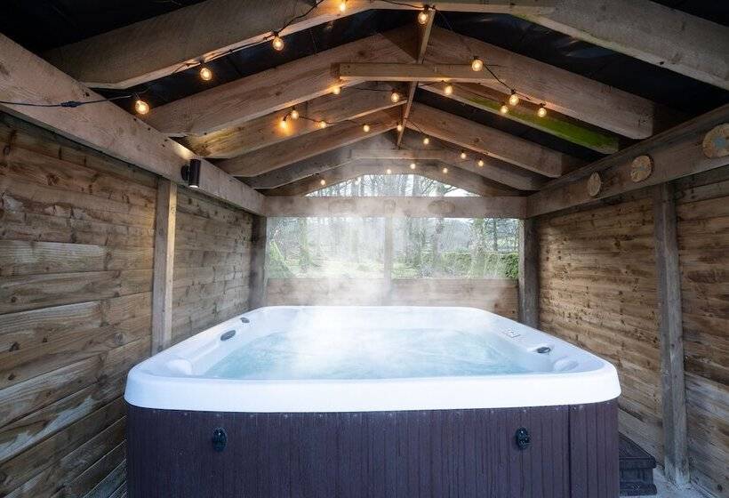 Low Jock Scar Country Estate