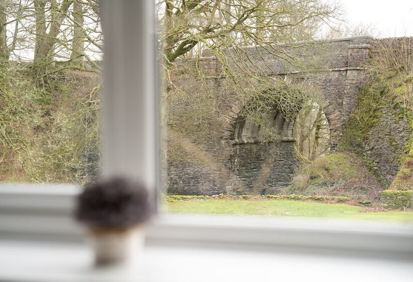 Low Jock Scar Country Estate