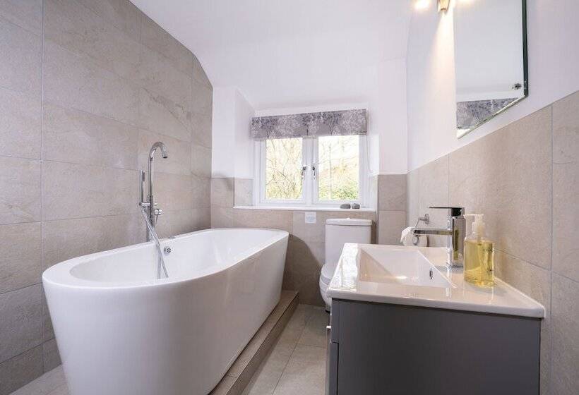 Low Jock Scar Country Estate