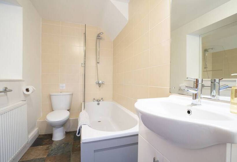 Low Jock Scar Country Estate