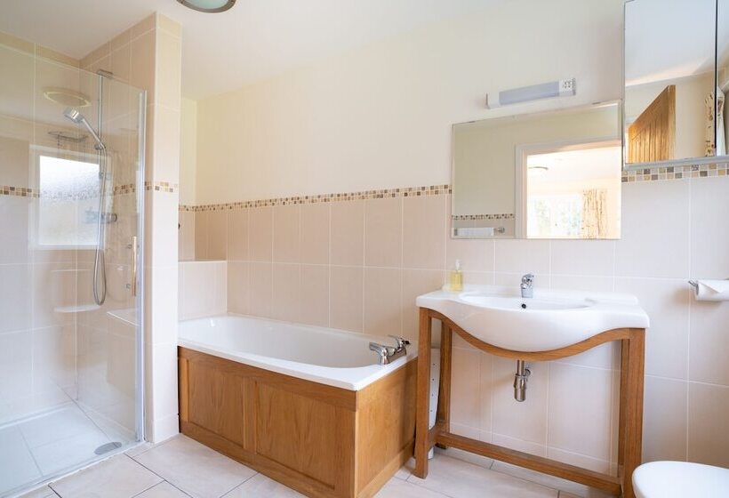 Low Jock Scar Country Estate