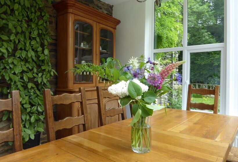 Low Jock Scar Country Estate