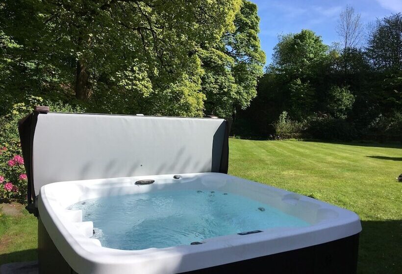 Low Jock Scar Country Estate