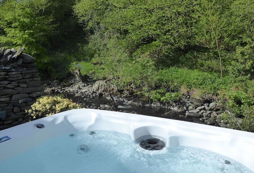 Low Jock Scar Country Estate