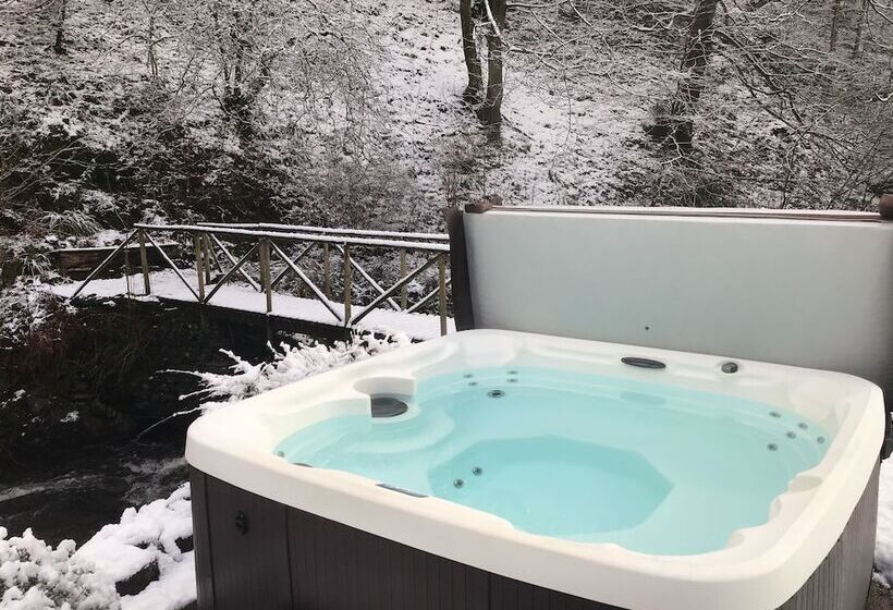 Low Jock Scar Country Estate