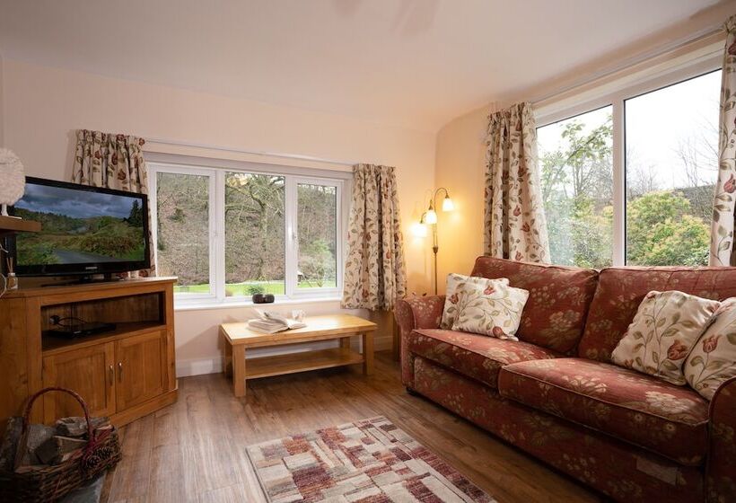 Low Jock Scar Country Estate