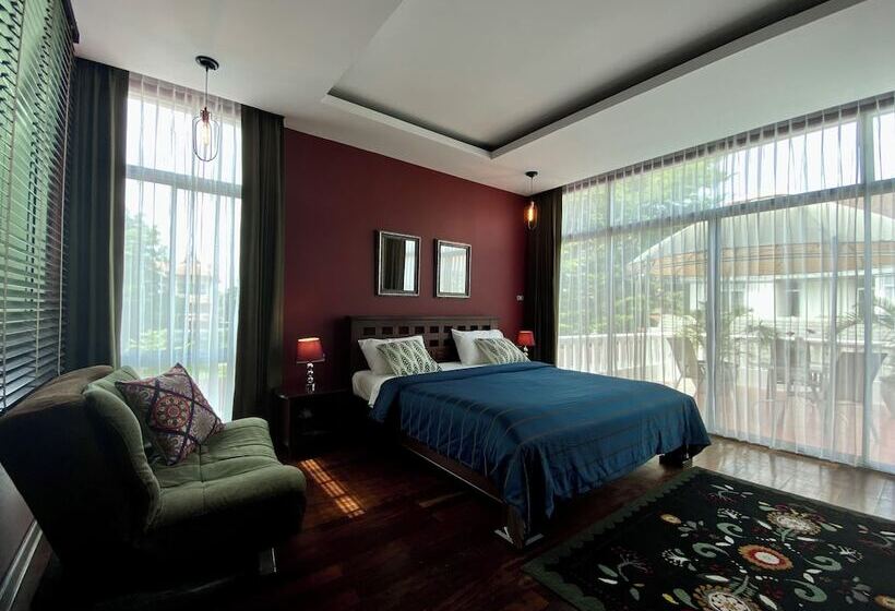 Nagawari Art Maldives Pattaya Villa