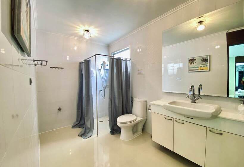 Nagawari Art Maldives Pattaya Villa