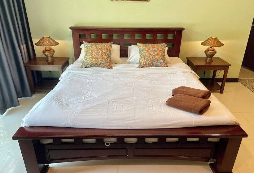 Nagawari Art Maldives Pattaya Villa