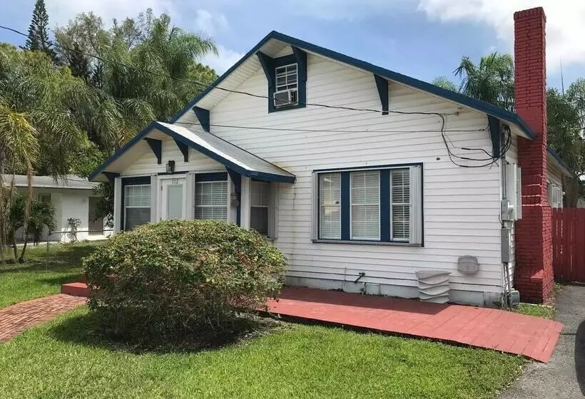 Beautiful Property In Hallandale Beach!!!