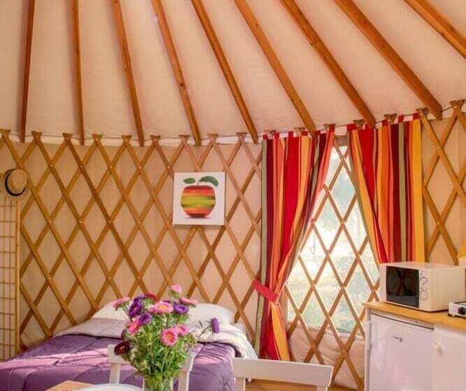Camping Le Beauvillage   Yourte