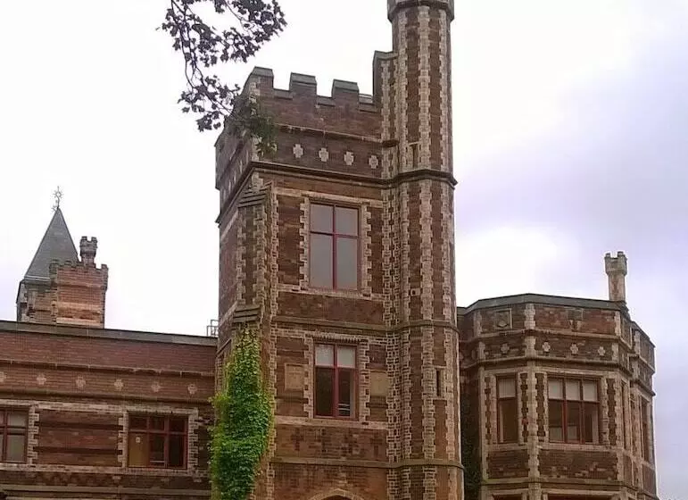 Majatalo Avenue Road