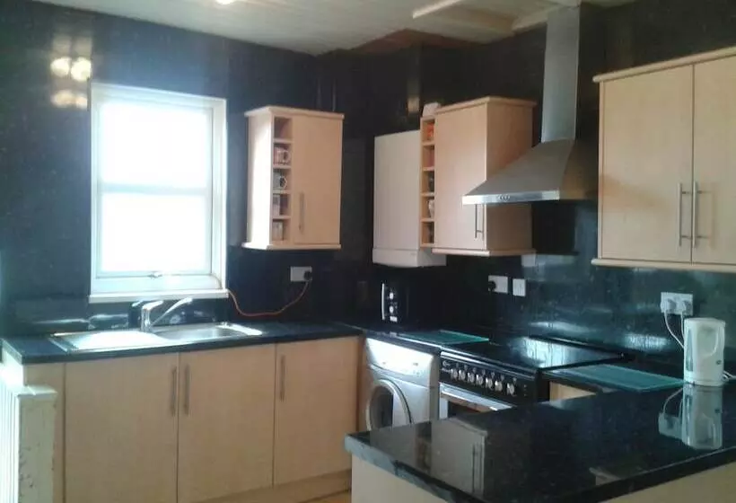 Majatalo Avenue Road