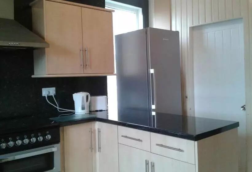 Majatalo Avenue Road