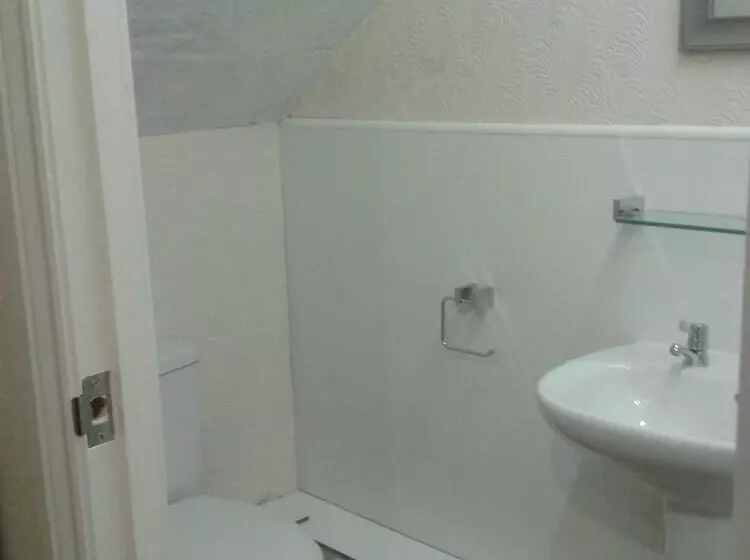 Majatalo Avenue Road