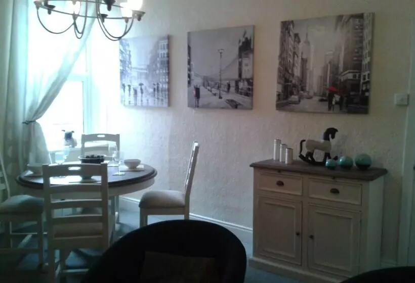 Majatalo Avenue Road