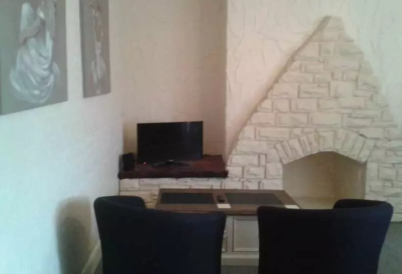 Majatalo Avenue Road