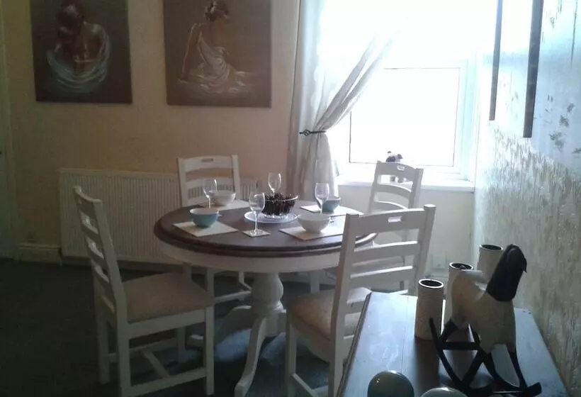 Majatalo Avenue Road