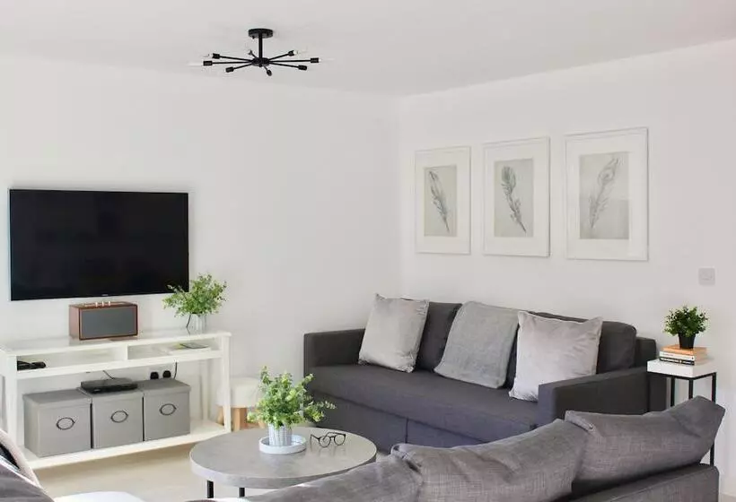 Tincroft Cottage   High End, Luxury Living Near The Beach