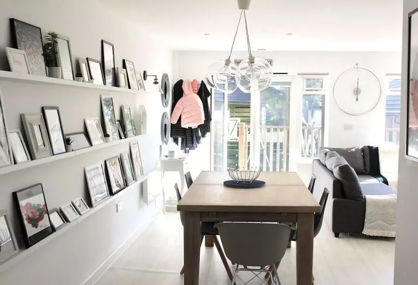Tincroft Cottage   High End, Luxury Living Near The Beach
