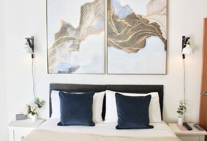 Tincroft Cottage   High End, Luxury Living Near The Beach