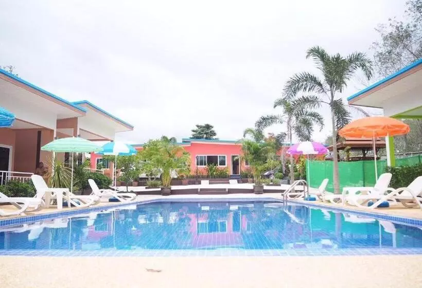 ホテル At Night Airport Resort