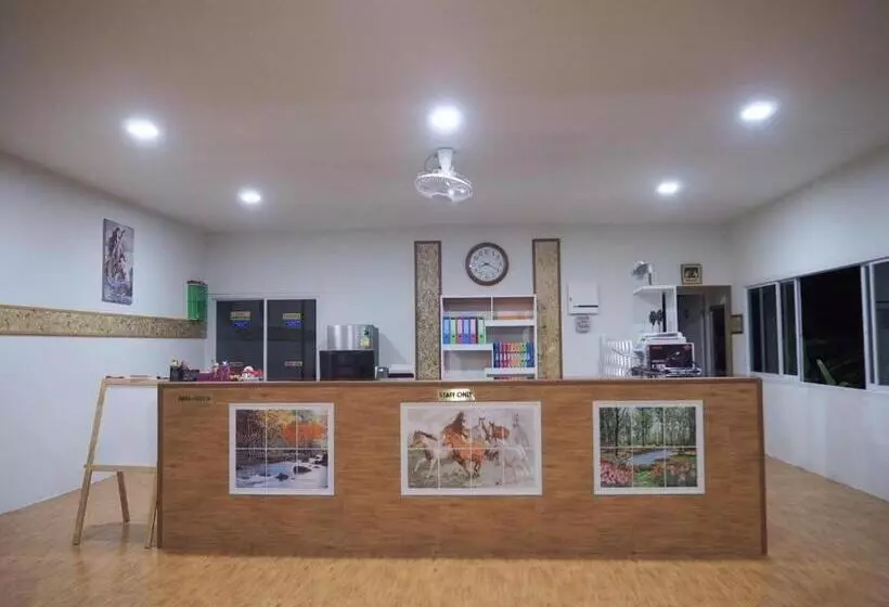 ホテル At Night Airport Resort