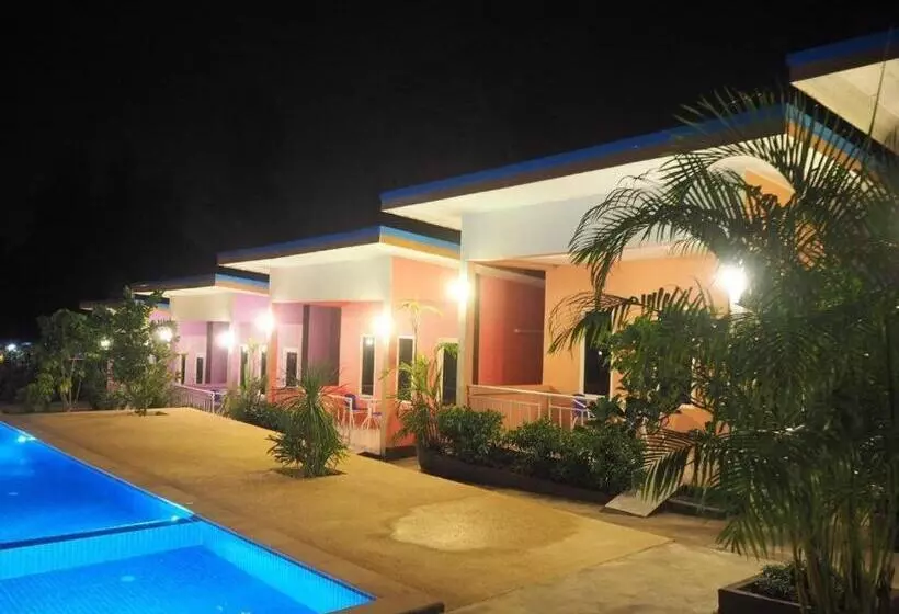 ホテル At Night Airport Resort