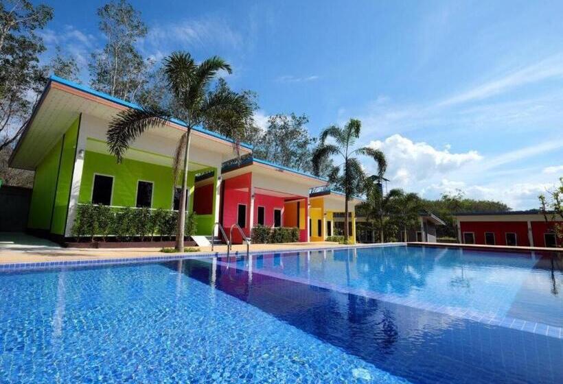 בית מלון כפרי At Night Airport Resort