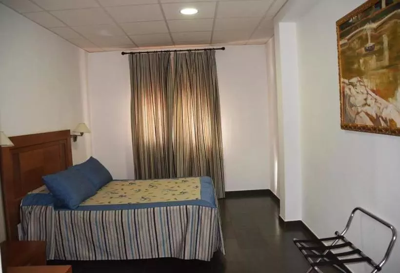 هتل Hostal Restaurante San Isidro
