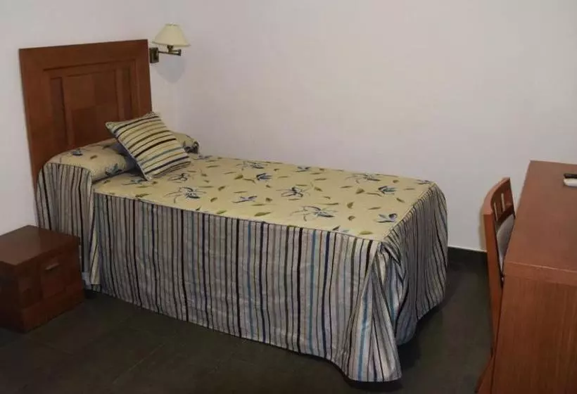 هتل Hostal Restaurante San Isidro
