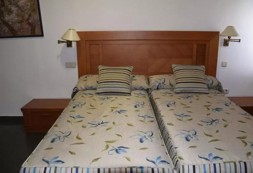 هتل Hostal Restaurante San Isidro