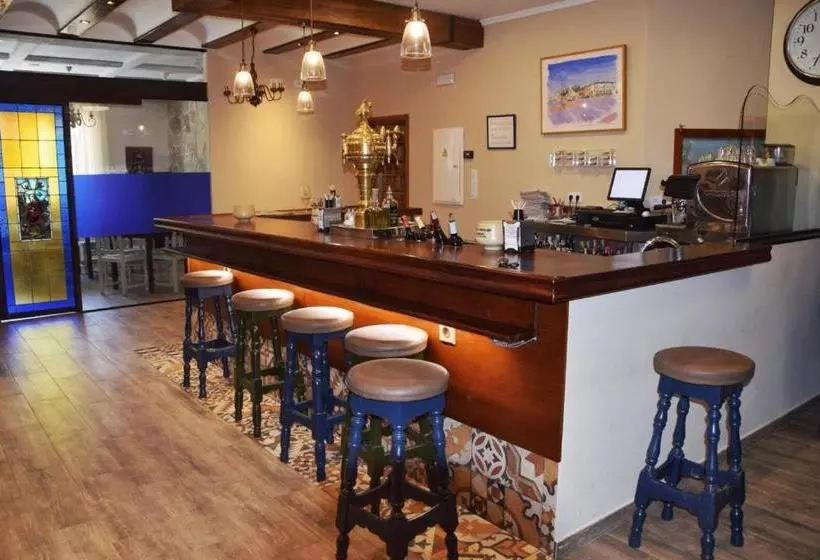 هتل Hostal Restaurante San Isidro