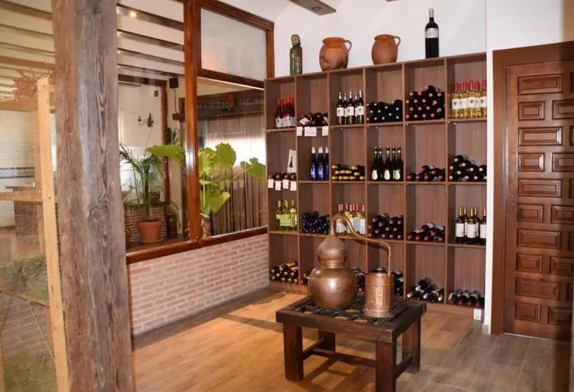 هتل Hostal Restaurante San Isidro