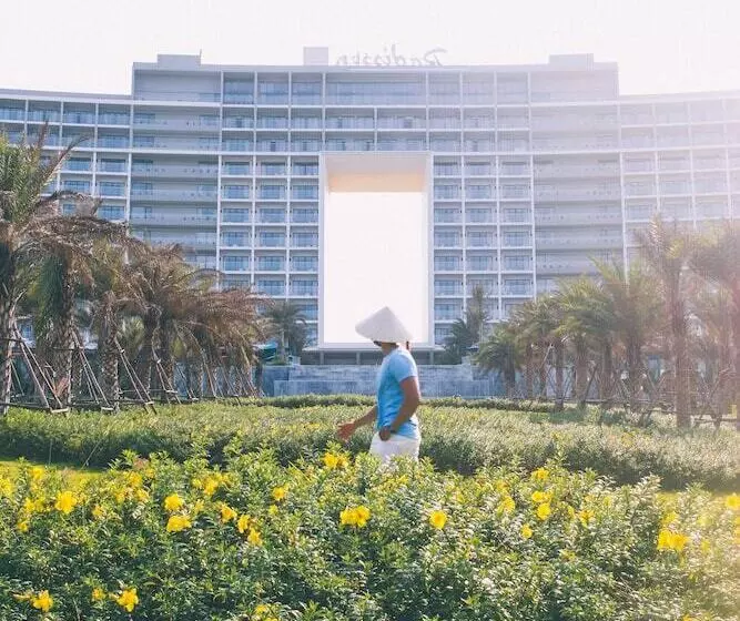 هتل Radisson Blu Resort Cam Ranh