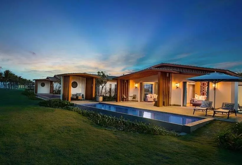 هتل Radisson Blu Resort Cam Ranh